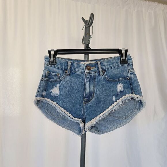 Bullhead juniors high rise Distressed denim shorts size 0 - Picture 1 of 7